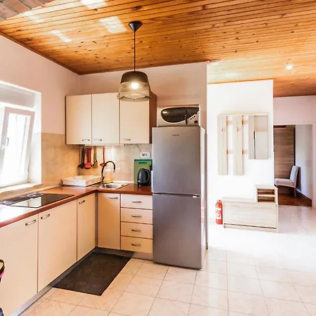 Daire 1 Bedroom Awesome In Marčana