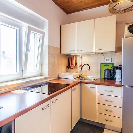 1 Bedroom Awesome In Daire Marčana