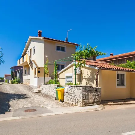 1 Bedroom Awesome In * Marčana
