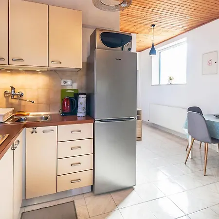 1 Bedroom Awesome In *