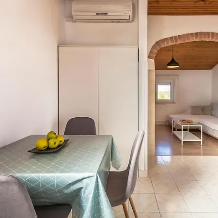 1 Bedroom Awesome In * Marcana